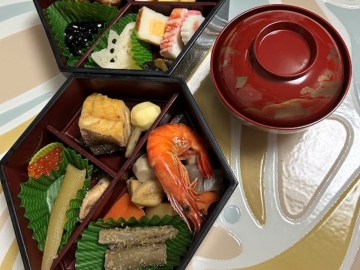 *女将手づくりの「おせち料理」と「白味噌仕立てのお雑煮」