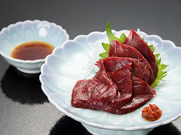 *【夕食一例】福島名物の馬刺し。味噌タレが良く合います！