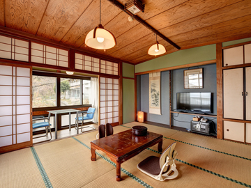 *【お部屋】 浴衣でゴロリと横になったり、のんびりお過ごしいただける畳のお部屋