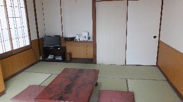 和室（一例）　８畳+広縁または６畳+広縁のお部屋（温水洗浄便座トイレ付き）となります。