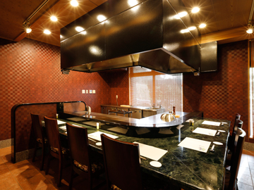 【鉄板焼店内】全7席の『鉄板焼・Bistec(ビステック)』が、2019年4月に新規OPEN！
