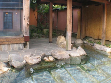 *当館の露天風呂は『蓬来石』を使っており美容と健康に効果があります。