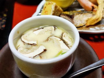 *夕食一例（松茸）／松茸の入った茶碗蒸しは香りがたまりません。