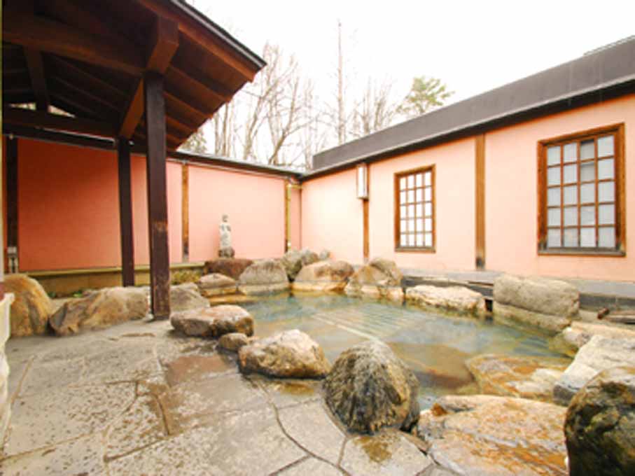 *【露天風呂】美容と健康の効果のある泉質です。