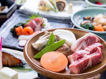 *【夕食一例】竹・松コースにはお肉料理も付きます。