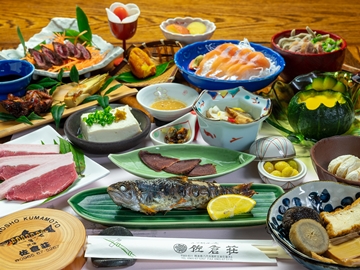 *【スタンダード夕食（一例）】五家荘で採れる素材を使った伝統のやさしい味の山里料理です。