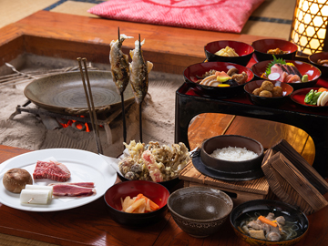 *郷土料理プランご夕食内容（一例）山菜、きのこ料理、川魚など囲炉裏を囲んで山の味覚を堪能