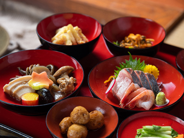 *郷土料理プランご夕食内容（一例）山菜、きのこ料理、川魚など囲炉裏を囲んで山の味覚を堪能