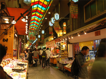 「京都の台所」錦市場でお買い物をお楽しみください♪