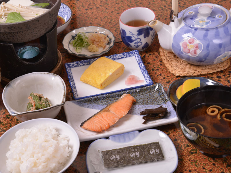 *【朝食】名物出し巻き＆湯豆腐付の朝食（一例）