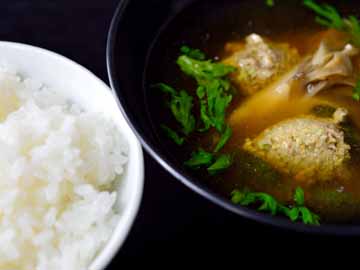 *【夕食一例】ご飯と椀物　限定生産あきたこまちと川蟹つみれ