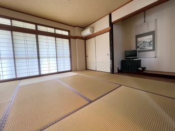 *海側と山側がある和室8畳