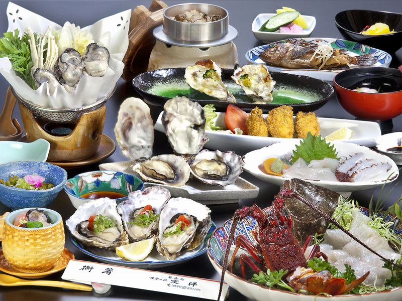 *答志島ブランド牡蠣「桃こまち」。生産者わずか7軒の、希少価値の高い牡蠣です