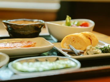 *朝食一例（和定食｜小鉢）/田舎ならではの素朴なおかずを、朝食でもお楽しみください