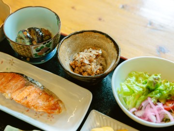 *朝食一例（和定食｜小鉢）/ひとつひとつ手作りでご用意する、朝のやさしい味わいです