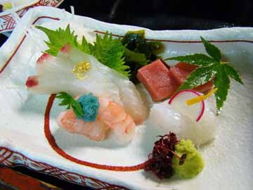 【新鮮お造り】その日のイチオシを選んできます。旬の丹後の海の幸を召し上がれ。