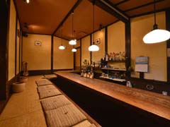 *酒屋BAR“詩ポエム”/夜な夜な集まってくる地元のお客様との語らいはいかがですか？（火曜定休）