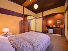*和洋室ダブル（客室一例）/足を伸ばしてのんびり寛ぎ、夜はベッドで安眠の夜をお過ごし下さい。