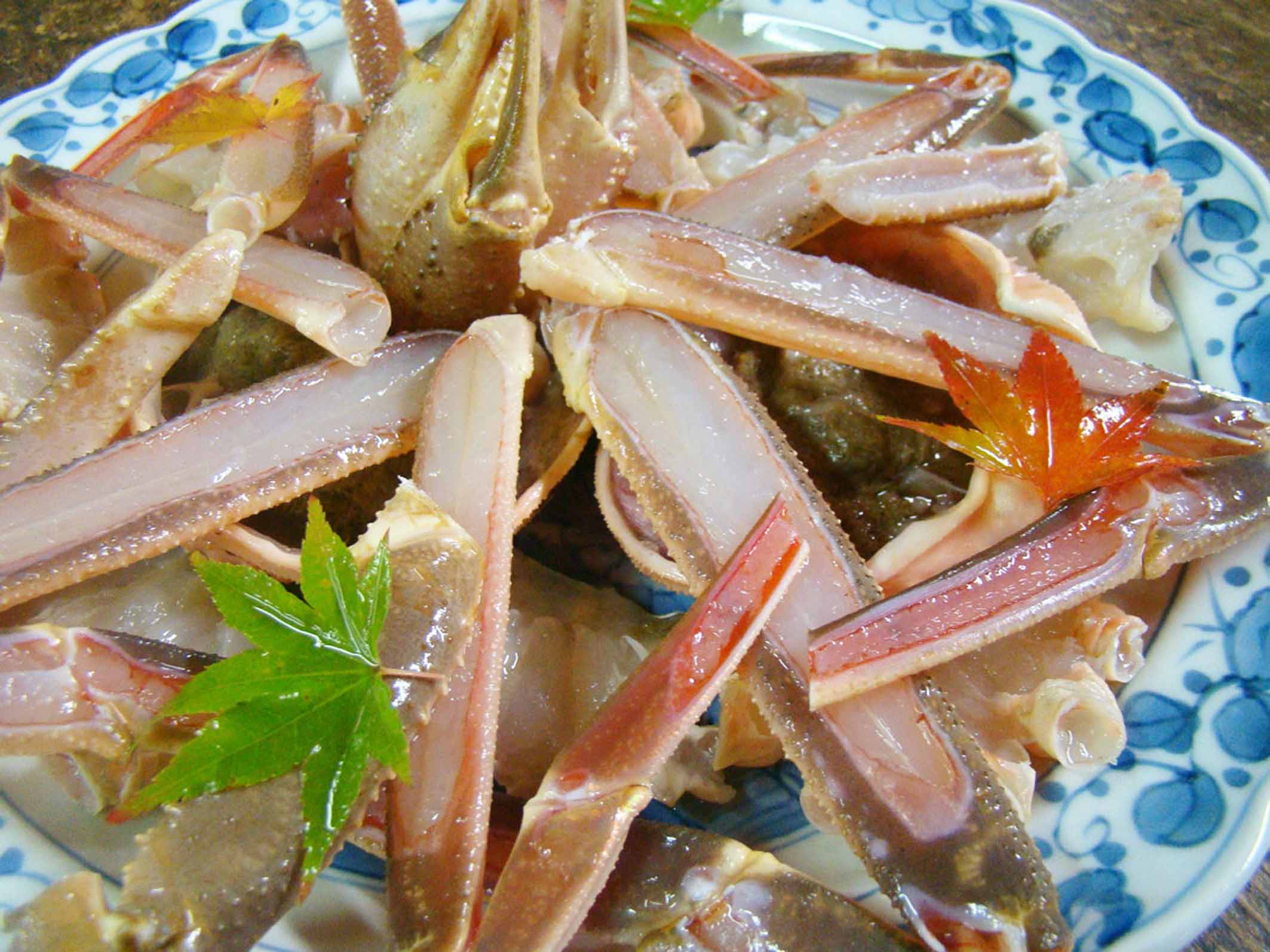 【香ばしく焼きます】甘くて旨みもたっぷり！松葉ガニを贅沢に焼き蟹で食べてみて！