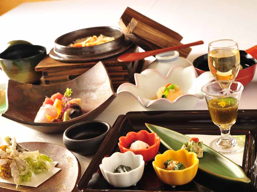 *【夕食一例『竜飛』】森のリゾートで味わう上質な和会席料理。