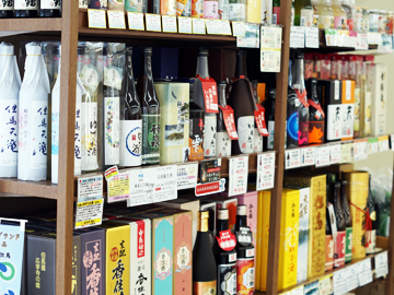 *併設しているヤマザキショップでは道の駅ならではのお土産品をご購入頂けます。