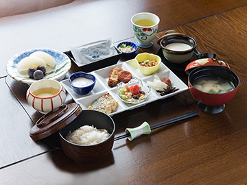 *【朝食一例】ちょっとずつが嬉しい♪あたたかい和朝食。