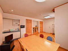 *コテージ(フラットタイプ)/2~5名様用の2フロアタイプのお部屋。