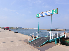*高速船もしくは海上タクシーで島までアクセス!三河湾の潮風に吹かれながらお越し下さい。