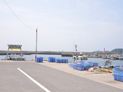 *新鮮な魚介が水揚げされる漁師の島。心地よい潮風と温かい島人が、旅人を迎えてくれます。
