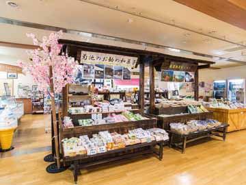 *売店には特産品がずらり♪お土産選びに迷います…☆