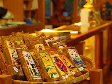 ロビーにはお土産も売っております♪