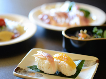 【田舎握り】地元・高知の食材を中心とした郷土料理をお召上がり下さい。