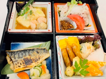 *夕食/松花堂弁当(ご予約制ご宿泊者様限定)