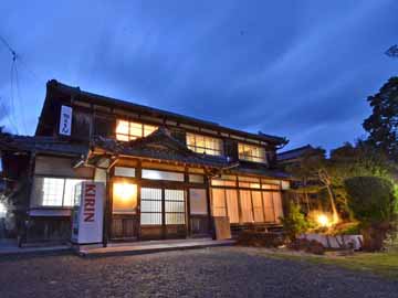 *木造の日本家屋は、おばあちゃん家にきたような優しい雰囲気。若狭湾のほぼ中央で若狭の拠点には◎