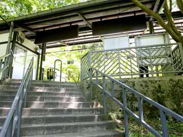 ■貴船口駅■レトロな雰囲気が漂う駅♪駅から当館までは2キロ。お電話いただければ送迎もしております。