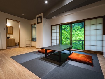 *貴船川を望む広々とした極上の和洋室でワンランク上のご滞在をお楽しみください。