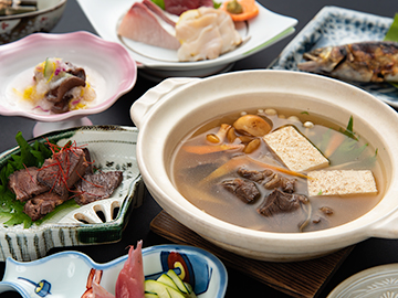 *【夕食一例】熊鍋・熊のしぐれ煮