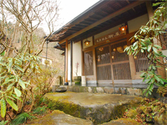 *美しい自然の中に佇む宿…山菜を使用したお食事と手打ちそばに舌鼓。