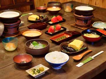 *朝食一例/朝からしっかり！栄養バランスのとれたお食事をお楽しみ下さい