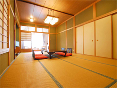 *【和室14畳】畳の香りがほのかに薫る和室…ゆったりとした休日が過ごせそう。