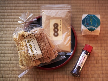 【夕食一例】地元で採れた旬の食材を多用した山里料理です