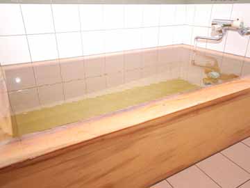 「日本三大美人の湯」で有名な龍神温泉をお楽しみください。家族風呂としてもご利用いただけます。