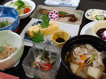 *ご朝食一例/日曜日の朝限定「豚汁」もおすすめ。せん菜漬けは鼻にツンと抜ける山葵菜特有の辛味が◎
