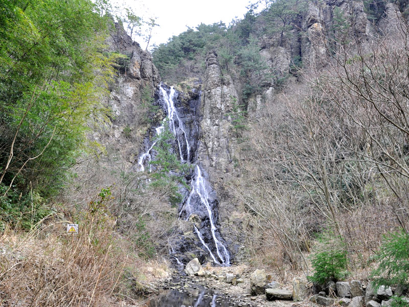 「深浦滝」島根名水100選に選ばれています。