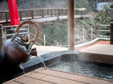*[霧の森交湯～館]2025年3月リニューアル！入口には森の足湯を新設！お気軽にお楽しみ下さい