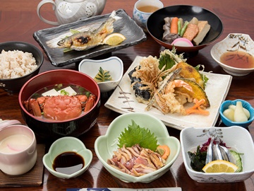 *【夕食一例】薩摩の郷土料理や地元素材をふんだんに使用した品々。