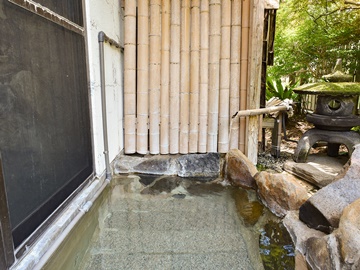 *【露天風呂：女湯】口コミでも好評！神の湯と呼ばれる紫尾温泉のお湯。