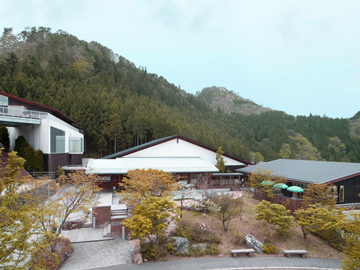 温泉、美術館、スキー場が併設されたリゾート宿泊施設です