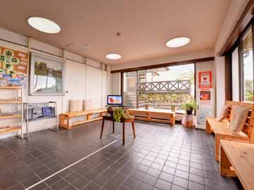 *ロビー/ご到着やご出発の慌ただしいひと時を少しでもゆっくりお過ごし頂く為、広々としたスペースに。