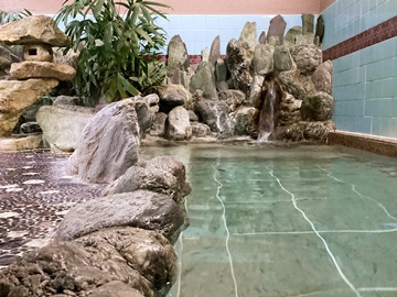 *【大浴場】七沢温泉はpH9.72の強いアルカリ性。美肌の湯として長く親しまれております。